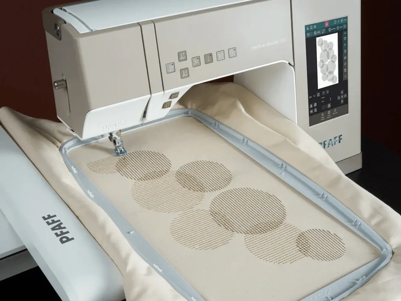 Creative Elevate 680 met borduurmodule